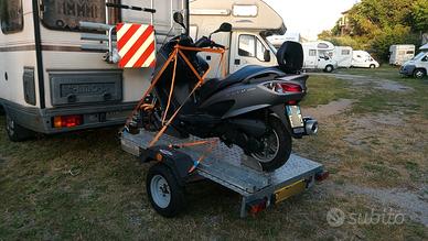 Carrello targato portamoto/attrezzature sportive