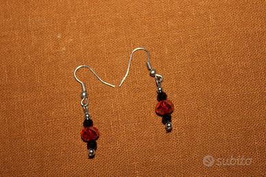 Orecchini pendenti cristalli rosso rubino e neri