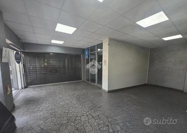 NEGOZIO A GRUMELLO DEL MONTE