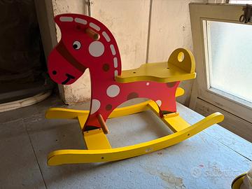 Cavallo a dondolo in legno Green Kids Toys