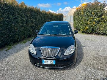 Lancia y