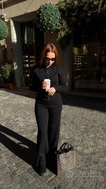 Completo in maglia morbida.