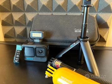 GoPro Hero 10+Treppiede e Flash GoPro+ Accessori