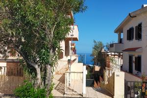 Ampio piano seminterrato a cala gonone
