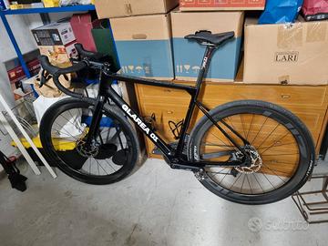 Bici in carbonio strada e/o gravel.