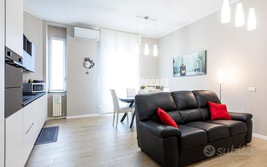 Bilocale di design completamente ristrutturato e a