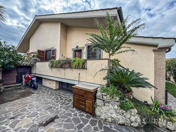 Villa di 150 m² con più di 5 locali a Roma