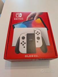 Nintendo Switch Oled più accessori