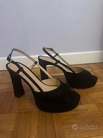 Sandali con plateau nero Unisa