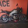 husqvarna-401-svartpilen-2025-km0