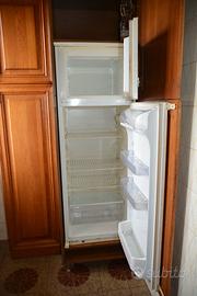 Cucina con frigo a incasso funzionante