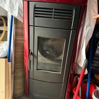 stufa a pellet 8kw già pulita e pronta all'uso 