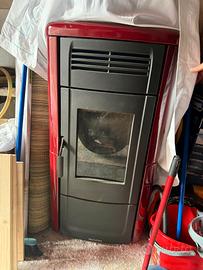 stufa a pellet 8kw già pulita e pronta all'uso 
