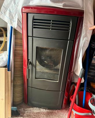 stufa a pellet 8kw già pulita e pronta all'uso 