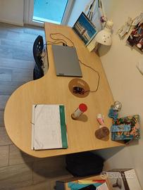 scrivania completa di sedia seminuova