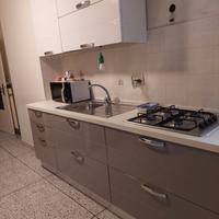 cucina + tavolo e sedie 