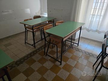 banchi scuola, cattedra, sedie