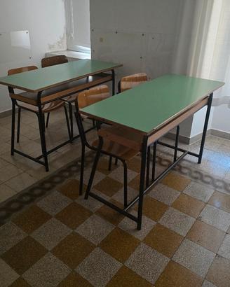 banchi scuola, cattedra, sedie