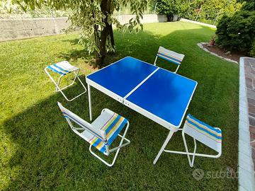Tavolino valigia con sedie da pic nic
