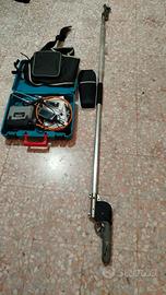 forbice potatura a batteria su asta