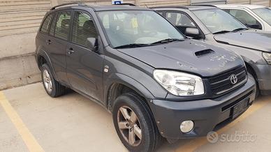 Toyota  Rav4 D-4D 2.0cc TD anno 2005 X RICAMBI