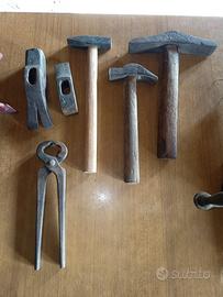 Viti a passo lungo chiavi inglesi vecchie martelli
