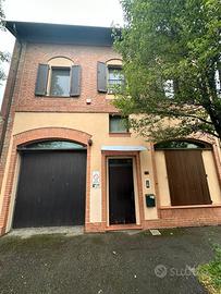 Villa in centro a Imola con parcheggi e garage