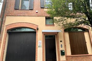 Villa in centro a Imola con parcheggi e garage
