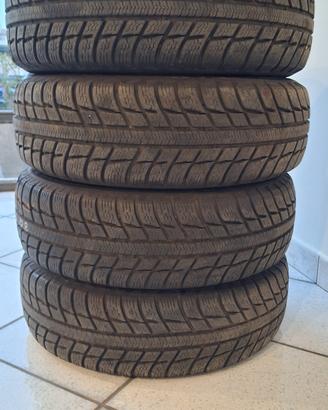 4 PNEUMATICI INVERNALI