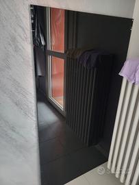 Tavolo in vetro nero