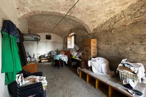 NEGOZIO A PODENZANA