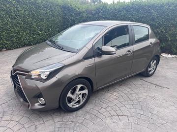 Toyota Yaris 1.5 Hybrid - POCHI KM -2017