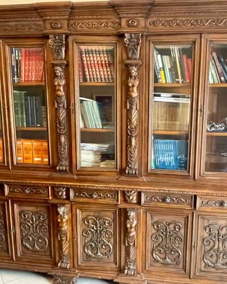Libreria intagliata in noce massello