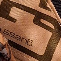 borsa guess pelle nera e fibbie 