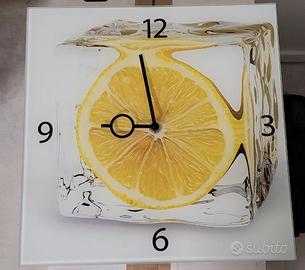 Orologio in vetro con limoni