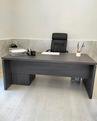 Scrivania robusta per ufficio