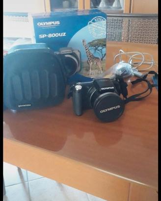 Macchina fotografica digitale Olympus con custodia