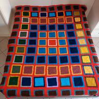 Coperta a uncinetto fondo rosso con riquadro