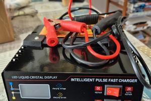 Caricabatterie e mantenitore 12 /24 v NUOVO