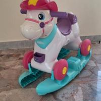 Cavallo a dondolo interattivo chicco
