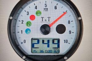 Strumento multifunzione T&T con quadrante bianco