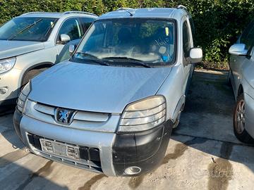 Ricambi usati per Peugeot Ranch 1.6B 16v '08 9HX