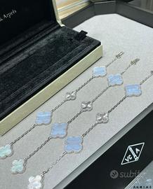 Bracciale VCA a quattro fiori con incisione