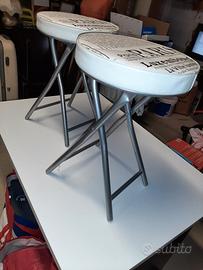 Sgabelli e sedia sdraio