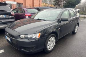 Mitsubishi Lancer 1.5 4p. Invite