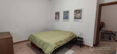 Stanza in appartamento di 100 m² a Roma