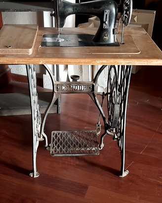 Macchina da cucire vintage