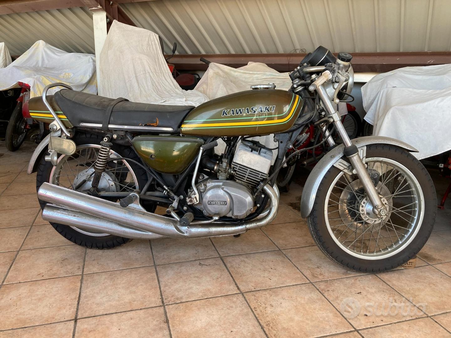 Kawasaki Z900 metal side cover badge x 1