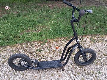 MONOPATTINO A ASPINTA PER RAGAZZO