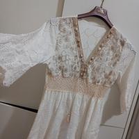 abito pizzo con ricami oro